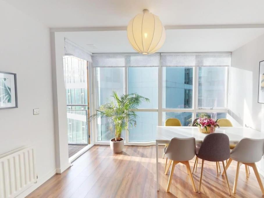 Centrally Located, Comfy 2-Bed 2-Bath Apt Dublin Kültér fotó