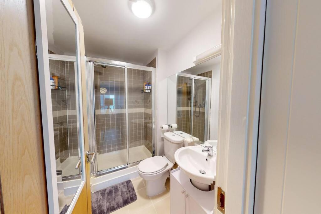 Centrally Located, Comfy 2-Bed 2-Bath Apt Dublin Kültér fotó