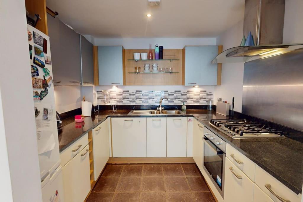 Centrally Located, Comfy 2-Bed 2-Bath Apt Dublin Kültér fotó