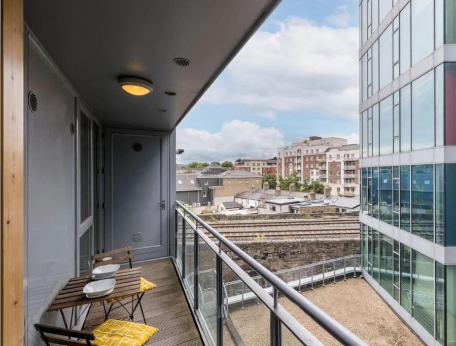 Centrally Located, Comfy 2-Bed 2-Bath Apt Dublin Kültér fotó
